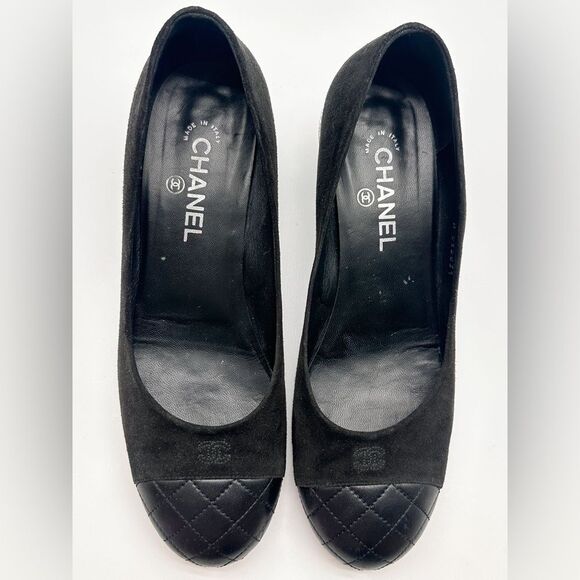 CHANEL CC Logo Quilted Cap Toe Suede Black Pumps Pearl Heels EU 41 C US 10-10.5 - Picture 12 of 15